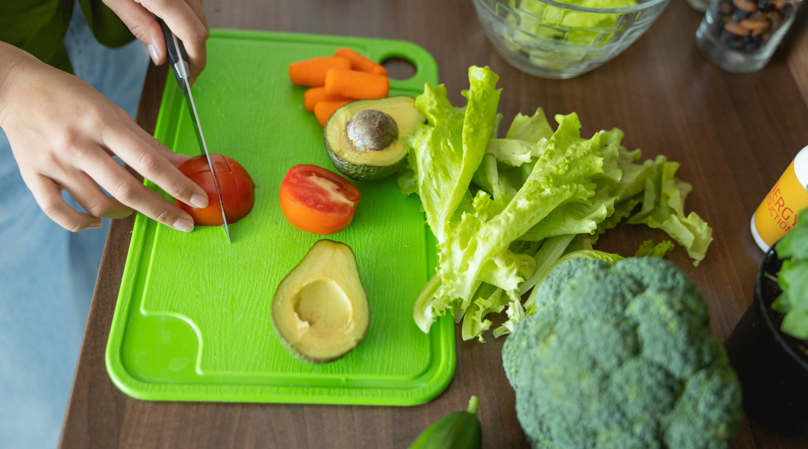 Are Plastic Cutting Boards Actually Safe? What Microplastic Research Means for Your Kitchen
