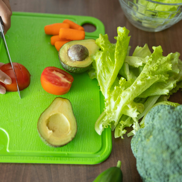 Are Plastic Cutting Boards Actually Safe? What Microplastic Research Means for Your Kitchen