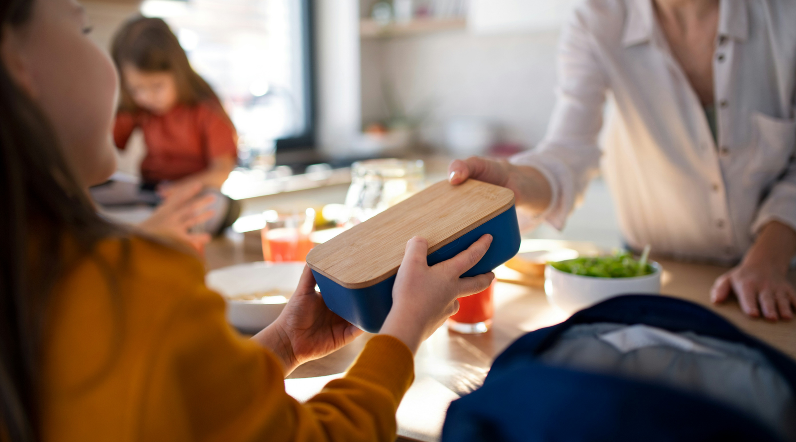 Non-Toxic Lunch Packing: Smarter Materials for Work, School & On-the-Go