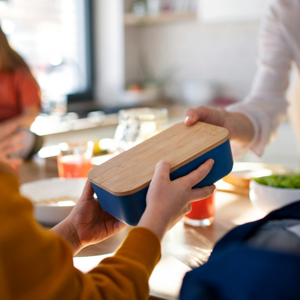 Non-Toxic Lunch Packing: Smarter Materials for Work, School & On-the-Go