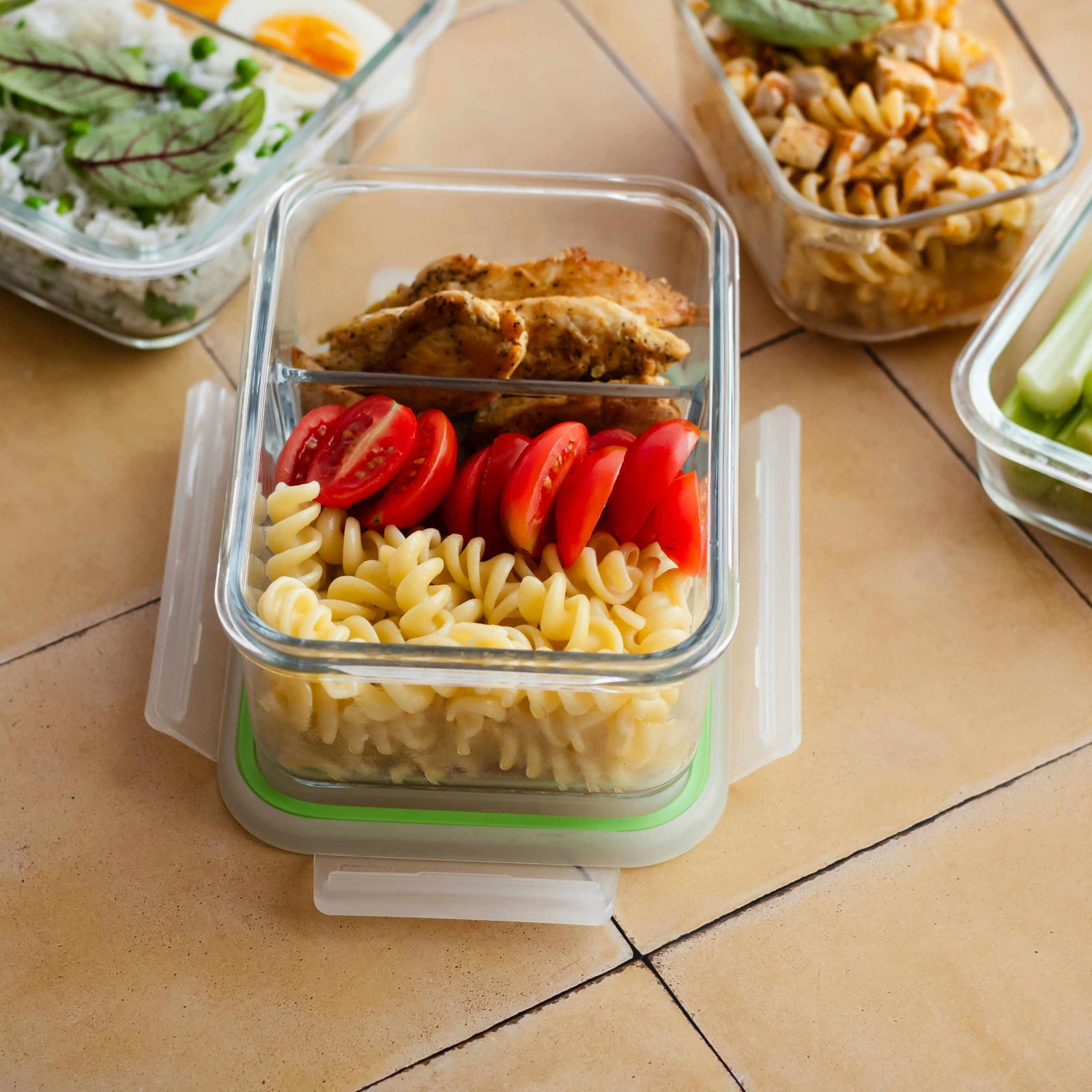 Plastic-Free Picnics: How to Pack a Low-Tox Outdoor Meal This Spring