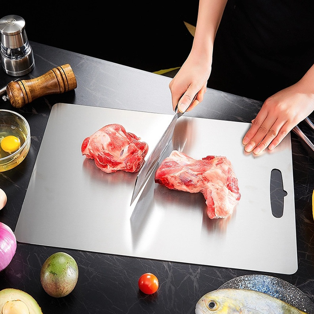 Do Titanium Cutting Boards Blunt Knives?